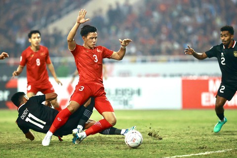 HLV Shin Tae Yong đòi trọng tài xem VAR, ông Park Hang Seo sửng cồ với cầu thủ Indonesia - Ảnh 3. HLV Shin Tae Yong đòi trọng tài xem VAR, ông Park Hang Seo sửng cồ với cầu thủ Indonesia - Ảnh 3.