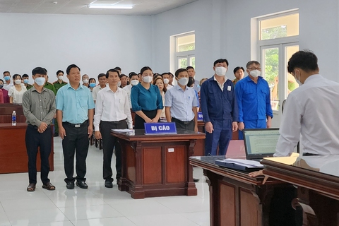 Nhóm cán bộ xà xẻo đất công ở Đồng Nai hầu tòa - Ảnh 1. Nhóm cán bộ xà xẻo đất công ở Đồng Nai hầu tòa - Ảnh 1.