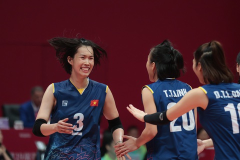 Asiad 19 ngày 1-10: Nhi Yến vào chung kết 200m nữ - Ảnh 2. Tuyển bóng chuyền nữ Việt Nam thắng ván thứ 3 trước Hàn Quốc - Ảnh: QUÝ LƯỢNG
