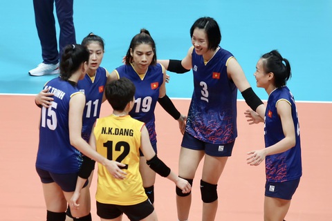 Asiad 19 ngày 1-10: Bóng chuyền nữ Việt Nam cân bằng tỉ số 2-2 trước Hàn Quốc - Ảnh 1. Tuyển bóng chuyền nữ Việt Nam đang thi đấu rất hay trước Hàn Quốc - Ảnh: Đ.K