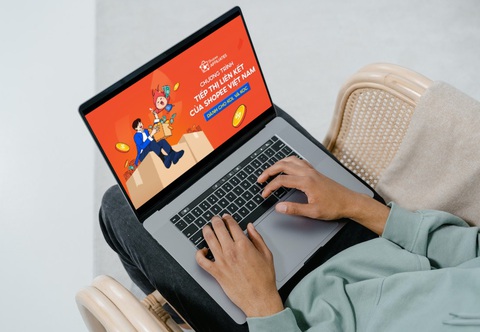 TTLK là hình thức quảng bá sản phẩm, dịch vụ của doanh nghiệp đến tay người tiêu dùng thông qua các cầu nối trung gian, gần gũi nhất những người có sức ảnh hưởng với công chúng và cộng đồng như KOL, KOC hay người nổi tiếng TTLK là hình thức quảng bá sản phẩm, dịch vụ của doanh nghiệp đến tay người tiêu dùng thông qua các cầu nối trung gian, gần gũi nhất những người có sức ảnh hưởng với công chúng và cộng đồng như KOL, KOC hay người nổi tiếng