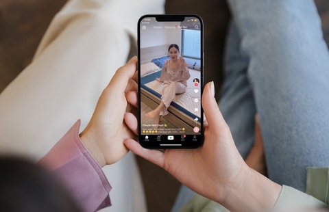 Vua Nệm tung các mẩu quảng cáo từ KOL vào ngày sale nhất định để tăng độ phủ nhãn hàng một cách dồn dập thay vì tung rải rác khiến nội dung bị loãng Vua Nệm tung các mẩu quảng cáo từ KOL vào ngày sale nhất định để tăng độ phủ nhãn hàng một cách dồn dập thay vì tung rải rác khiến nội dung bị loãng