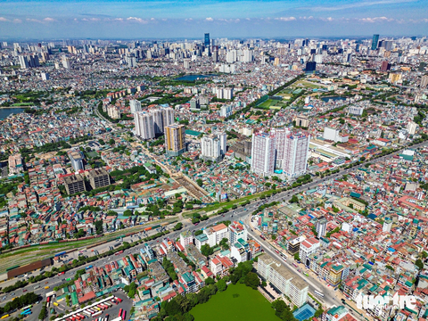 Rác thải bủa vây người đi đường trên đoạn vành đai nghìn tỉ chậm tiến độ - Ảnh 1. Toàn cảnh dự án đường vành đai 2,5 với điểm đầu tại đường Giải Phóng và điểm cuối là khu vực Đầm Hồng - Ảnh: HỒNG QUANG