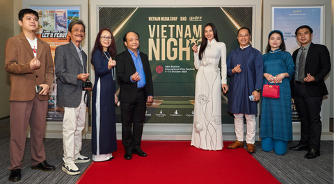 Đoàn khách Việt Nam tại Liên hoan phim Busan năm nay - Ảnh: HIFF Đoàn khách Việt Nam tại Liên hoan phim Busan năm nay - Ảnh: HIFF