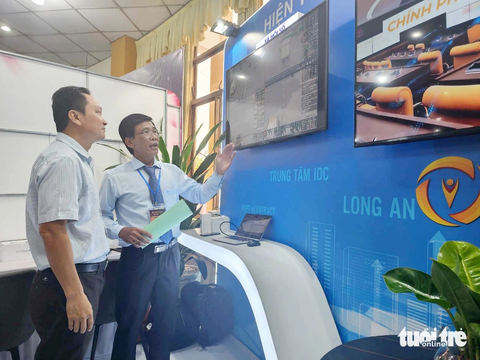 Gần 1.000 tổ công nghệ số cộng đồng giúp Long An thăng thứ hạng chuyển đổi số - Ảnh 1. Kể từ ngày 10-10, TP Tân An bắt đầu khai thác hệ thống camera giám sát để xử phạt vi phạm an toàn giao thông, an ninh trật tự - Ảnh: SƠN LÂM