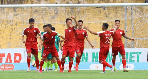 Bình Thuận họp làm rõ vụ cầu thủ tố cáo bị 'cắt xén' tiền ở Giải hạng nhất 2023 - Ảnh 2. Các cầu thủ Bình Thuận ăn mừng ở Giải hạng nhất 2023 - Ảnh: VPF