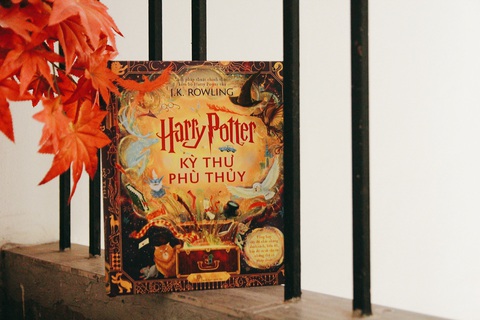 Quyển sách Harry Potter - Kỳ thư phù thủy - Ảnh: NXB Trẻ Sách Harry Potter - Kỳ thư phù thủy - Ảnh: NXB Trẻ