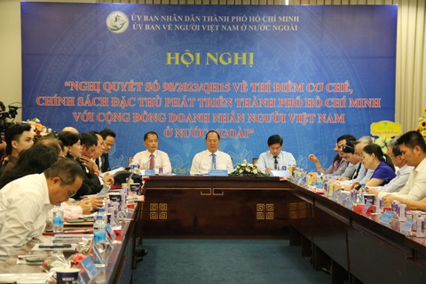 Mong doanh nghiệp người Việt ở nước ngoài kết nối tập đoàn quốc tế đầu tư vào TP.HCM - Ảnh 1. Hiện TP.HCM có khoảng 3.000 doanh nghiệp do kiều bào đầu tư với số vốn hơn 45.000 tỉ đồng - Ảnh: T.N.