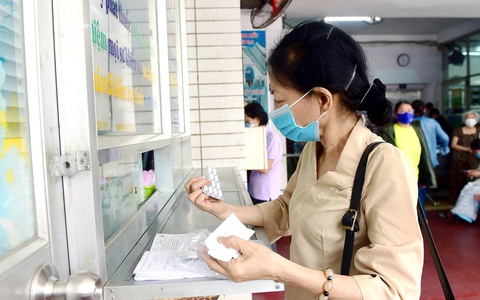 Người bệnh muốn dùng kháng sinh bắt buộc phải đến bác sĩ để được chẩn đoán và kê đơn - Ảnh: DUYÊN PHAN Người bệnh muốn dùng kháng sinh bắt buộc phải đến bác sĩ để được chẩn đoán và kê đơn - Ảnh: DUYÊN PHAN