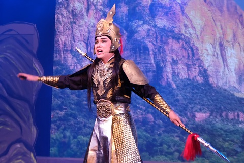 Minh Trường có thể đóng tốt tuồng xã hội lẫn tuồng cổ. Trong ảnh: Minh Trường trong vở Trung liệt Dương gia tướng - Ảnh: LINH ĐOAN Minh Trường có thể đóng tốt tuồng xã hội lẫn tuồng cổ. Trong ảnh: Minh Trường trong vở Trung liệt Dương gia tướng - Ảnh: LINH ĐOAN