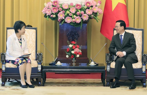 Chủ tịch nước: Việt Nam - Nhật Bản nhiều dư địa cho quan hệ phát triển mạnh hơn nữa - Ảnh 2. Tại cuộc gặp, Chủ tịch nước cũng đề nghị Ngoại trưởng Kamikawa Yoko quan tâm, thúc đẩy để Chính phủ Nhật Bản tạo điều kiện thuận lợi cho cộng đồng người Việt Nam sinh sống, học tập và làm việc tại Nhật - Ảnh: TTXVN