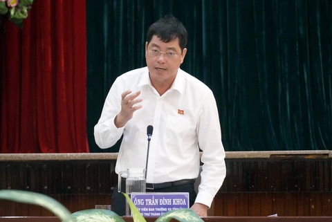 Loay hoay với bài toán thiếu giáo viên ở Vũng Tàu - Ảnh 1. Ông Trần Đình Khoa - bí thư Thành ủy Vũng Tàu - phát biểu tại buổi gặp gỡ các hiệu trưởng vào chiều 10-10 - Ảnh: ĐÔNG HÀ