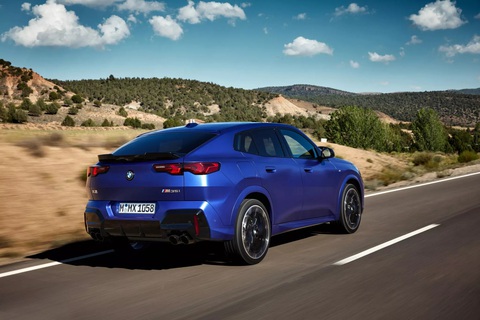 BMW X2 đời mới chính thức ra mắt: Lớp áo mới trong bộ khung cũ - Ảnh 5. Ở lần trở lại này, X2 được đồng hành bởi bản thuần điện iX2 trong khi tương lai bản M chưa rõ - Ảnh: BMW
