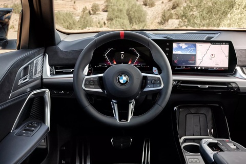 BMW X2 đời mới chính thức ra mắt: Lớp áo mới trong bộ khung cũ - Ảnh 4. Khoang lái X2 hướng lệch hẳn về phía ghế lái - Ảnh: BMW