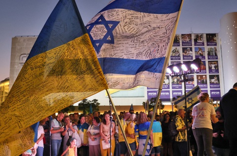 NATO và bài toán Ukraine - Israel - Ảnh 1. Dường như NATO đang gặp không ít khó khăn khi phải giúp đỡ cả Ukraine và Israel - Ảnh: AFP