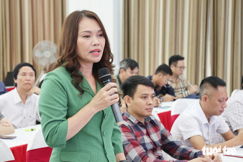 TP Vinh lý giải vụ 'chưa có trường mới đã bán trường cũ' - Ảnh 1. Bà Trần Thị Cẩm Tú - phó chủ tịch UBND thành phố Vinh - lý giải nguyên nhân chưa xây được Trường mầm non Cửa Nam tại buổi họp báo - Ảnh: DOÃN HÒA