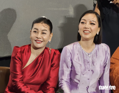 Vai Tư Mắm của Băng Di (phải) là bất ngờ thú vị của bản điện ảnh, còn Cát Phượng đóng Tư Mắm trong bản truyền hình - Ảnh: MI LY Vai Tư Mắm của Băng Di (phải) là bất ngờ thú vị của bản điện ảnh, còn Cát Phượng đóng Tư Mắm trong bản truyền hình - Ảnh: MI LY