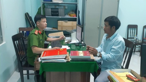 Bắt thanh niên dâm ô cụ bà 80 tuổi bị liệt và hai cháu nhỏ - Ảnh 1. Truyền bị bắt giữ để điều tra hành vi dâm ô cụ bà 80 tuổi bị liệt và hai cháu nhỏ - Ảnh: CACC