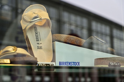 Dép sandal thân thiện với môi trường được Birkenstock xuất khẩu toàn cầu Dép sandal thân thiện với môi trường được Birkenstock xuất khẩu toàn cầu
