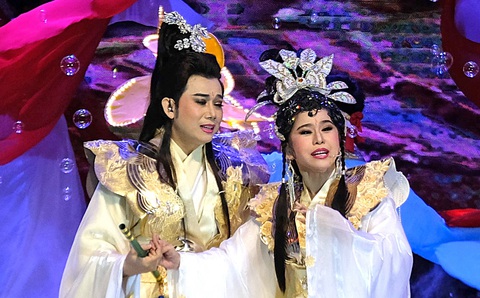 Nghệ sĩ Bình Tinh - Thái Vinh góp mặt trong vở Thất tiên nữ Ảnh: LINH ĐOAN Nghệ sĩ Bình Tinh - Thái Vinh góp mặt trong vở Thất tiên nữ - Ảnh: LINH ĐOAN