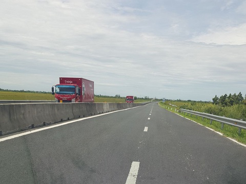 Hơn 3.900 tỉ đồng làm 52km đường Hồ Chí Minh qua miền Tây - Ảnh 1. Bộ Giao thông vận tải vừa phê duyệt hơn 3.900 tỉ đồng làm đường Hồ Chí Minh từ Rạch Sỏi đi huyện Vĩnh Thuận, tỉnh Kiên Giang - Ảnh: BỬU ĐẤU