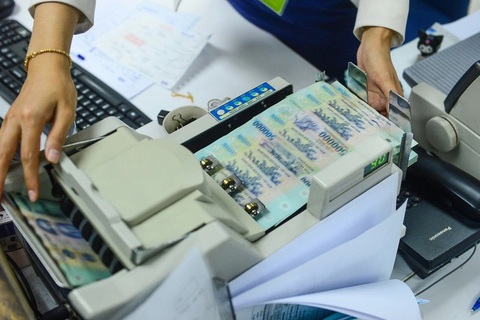 TP.HCM: Khai thác nguồn thu từ sắp xếp nhà đất công, đảm bảo nhiệm vụ thu ngân sách 2023 - Ảnh 1. 9 tháng đầu năm 2023, TP.HCM thu ngân sách được khoảng 326.193 tỉ đồng, đạt 69,4% dự toán và giảm 6,4% so với cùng kỳ - Ảnh: QUANG ĐỊNH
