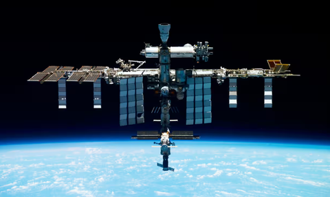 The ISS is a rare venue for cooperation between the US and Russia. Photograph: AP Chuyên gia cho rằng vụ rò rỉ trên module Nga là có vấn đề - Ảnh: AP