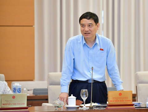 Đề nghị xem xét quy định học phí phổ thông vùng đô thị, lương giáo viên mầm non - Ảnh 1. Chủ nhiệm Ủy ban Văn hóa, Giáo dục Nguyễn Đắc Vinh - Ảnh: GIA HÂN