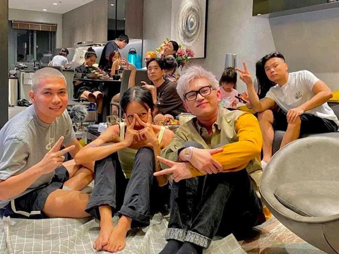 Loạt ảnh chứng minh nhà riêng JustaTee biến thành nhà chung Rap Việt - Ảnh 2. Bộ sậu Rap Việt mùa 3 tụ tập tại nhà riêng của JustaTee, xem đây như là "tụ điểm giải trí" của dân rap