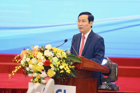 Chủ tịch VCCI Phạm Tấn Công: Cả nước có khoảng 3 triệu doanh nhân - Ảnh 1. Ông Phạm Tấn Công, chủ tịch VCCI, phát biểu tại hội nghị sáng 11-10 ở Hà Nội - Ảnh: B.N.