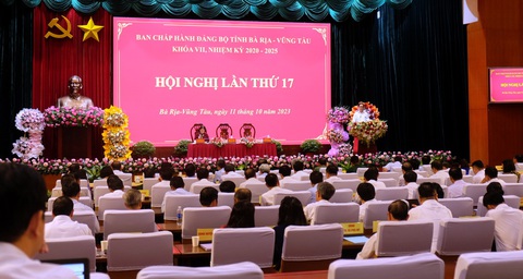 Bí thư Bà Rịa - Vũng Tàu: Báo cáo xong nhưng thanh quyết toán chỉ 70-80%, chuyện này là gì? - Ảnh 1. Quang cảnh hội nghị lần thứ 17 Ban chấp hành Đảng bộ tỉnh Bà Rịa - Vũng Tàu - Ảnh: ĐÔNG HÀ