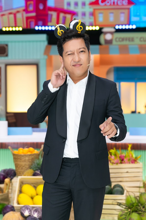 MC - diễn viên Trường Giang được biết đến là một trong những "MC quốc dân", anh có mặt ở hầu hết các chương trình truyền hình thực tế nổi tiếng nhất thời điểm hiện tại. MC - diễn viên Trường Giang được biết đến là một trong những "MC quốc dân", anh có mặt ở hầu hết các chương trình truyền hình thực tế nổi tiếng nhất thời điểm hiện tại.