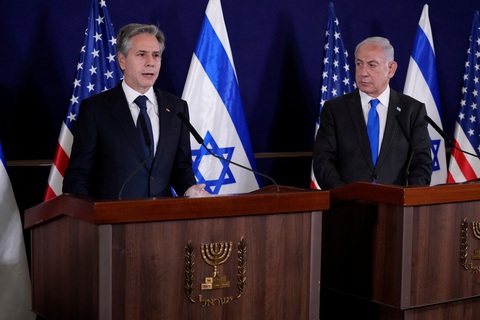 Ngoại trưởng Mỹ Antony Blinken trong họp báo với Thủ tướng Israel Benjamin Netanyahu ngày 12-10 - Ảnh: REUTES Ngoại trưởng Mỹ Antony Blinken trong họp báo với Thủ tướng Israel Benjamin Netanyahu ngày 12-10 - Ảnh: REUTES
