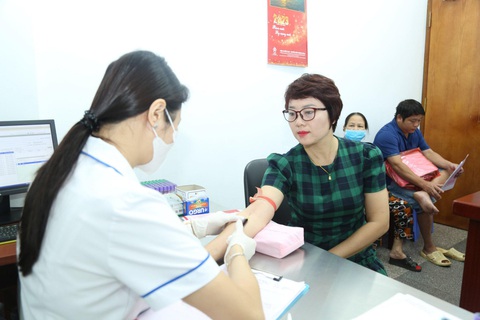 Chị Hoàng Thị Kiều kiểm tra sức khỏe tại Viện Huyết học - truyền máu trung ương - Ảnh: BVCC Chị Hoàng Thị Kiều kiểm tra sức khỏe tại Viện Huyết học - Truyền máu trung ương - Ảnh: BVCC