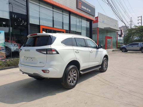Tin tức giá xe: Isuzu mu-X xả hàng giá giảm gần 150 triệu đồng - Ảnh 3. Xe sử dụng cấu trúc khung gầm cứng cáp, tăng khả năng chịu lực hơn 23% so với thế hệ cũ. Hệ thống treo cũng được tinh chỉnh để trở nên an toàn, ổn định và êm ái hơn - Ảnh: Đại lý Isuzu/Facebook