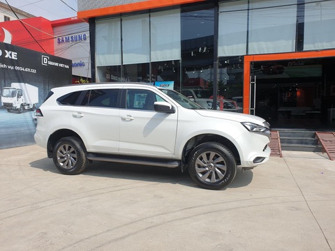Tin tức giá xe: Isuzu mu-X xả hàng giá giảm gần 150 triệu đồng - Ảnh 2. Isuzu mu-X B7 Plus sở hữu thông số dài x rộng x cao lần lượt 4.850 x 1.870 x 1.875 (mm), chiều dài cơ sở 2.855mm. So với đời cũ, mu-X mới còn lớn hơn với chiều dài tăng 25mm, chiều rộng tăng 10mm. Trục cơ sở của xe tăng 10mm - Ảnh: Đại lý Isuzu/Facebook