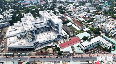 TP.HCM bố trí 120ha đất phát triển Cụm y tế TP Thủ Đức - Ảnh 1. Bệnh viện Đa khoa khu vực Thủ Đức đang trong giai đoạn hoàn thành (dự kiến cuối năm 2023), góp phần hình thành một trung tâm y tế chuyên sâu của khu vực ASEAN - Ảnh: DUYÊN PHAN