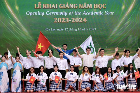 Sinh viên được 'giáo dục toàn diện' tại Khu đô thị Đại học Quốc gia Hà Nội Hòa Lạc - Ảnh 3. Sinh viên biểu diễn văn nghệ chào mừng năm học mới - Ảnh: NGUYÊN BẢO