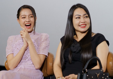 Hai nàng Út Trong của hai thế hệ: Thúy Loan (vai) trong Đất phương Nam và Bích Ngọc trong Đất rừng phương Nam - Ảnh: ĐPCC Hai nàng Út Trong của hai thế hệ: Thúy Loan (phải) trong Đất phương Nam và Bích Ngọc trong Đất rừng phương Nam - Ảnh: ĐPCC