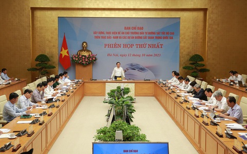 Đường sắt tốc độ cao là 'trục xương sống' trên hành lang Bắc - Nam - Ảnh 1. Theo Phó thủ tướng Trần Hồng Hà, việc lựa chọn kịch bản phát triển đường sắt tốc độ cao phải do thị trường quyết định - Ảnh: VGP