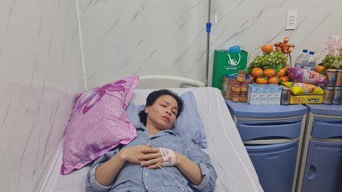 Hai bị can bắn nữ lao công bị khởi tố vì tội cố ý gây thương tích - Ảnh 3. Chị Khải và chị Lưu đã xuất viện sau thời gian điều trị, mổ lấy đầu đạn ra ngoài - Ảnh: TRẦN MAI