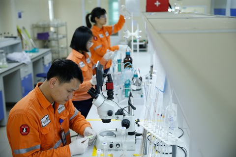 Chuyển đổi xanh: Lộ trình không thể thiếu của doanh nghiệp trong cuộc chơi toàn cầu - Ảnh 4. Nghiên cứu và phát triển sản phẩm tại Masan High-Tech Materials
