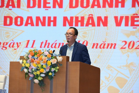 Chuyển đổi xanh: Lộ trình không thể thiếu của doanh nghiệp trong cuộc chơi toàn cầu - Ảnh 2. Ông Nguyễn Thiều Nam, phó tổng giám đốc Tập đoàn Masan, phát biểu tại buổi gặp mặt của Thường trực Chính phủ với đại diện doanh nhân