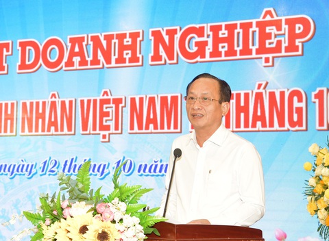 Chủ tịch Bạc Liêu: 'Việc gì khó dành cho chính quyền, việc gì dễ dành cho doanh nghiệp' - Ảnh 1. Chủ tịch UBND tỉnh Bạc Liêu Phạm Văn Thiều phát biểu tại buổi họp mặt doanh nghiệp - Ảnh: PHAN THANH CƯỜNG