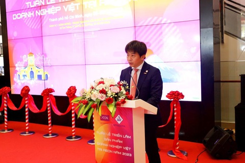 AEON Việt Nam tiếp tục hỗ trợ và kết nối với doanh nghiệp Việt - Ảnh 2. Ông Takeuchi Takashi - phó tổng giám đốc khối văn phòng, AEON Việt Nam