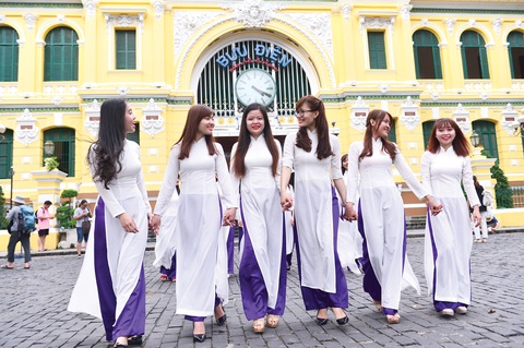 Dân số 100 triệu: Cơ hội - Thách thức và Khát vọng - Ảnh 7. Sông Sài Gòn và những bạn trẻ của TP.HCM - Ảnh: QUANG ĐỊNH