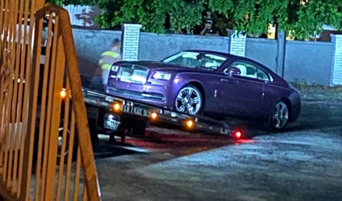 Ông Mỹ lái máy bay kéo băng rôn tìm Rolls Royce cho vợ - Ảnh 2. Chiếc Rolls Royce sau đó đã được tìm thấy.