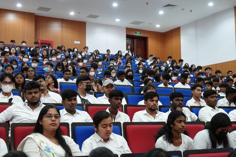 Trường Đại học Y Dược Cần Thơ đào tạo sinh viên y khoa cho Ấn Độ - Ảnh 1. Các sinh viên người Ấn Độ tại buổi lễ khai giảng Trường đại học Y Dược Cần Thơ - Ảnh: T.LŨY