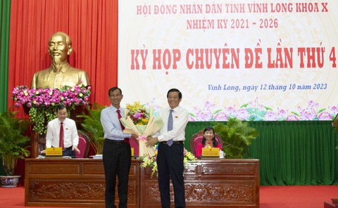 Vĩnh Long bầu nhân sự thay phó chủ tịch UBND tỉnh xin nghỉ hưu - Ảnh 1. Hội đồng nhân dân tỉnh Vĩnh Long đã bầu bổ sung nhân sự thay phó chủ tịch thường trực UBND tỉnh xin nghỉ hưu trước tuổi - Ảnh: ANH MINH