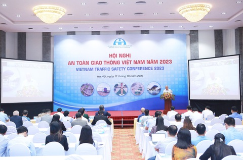Đề xuất xe tải chỉ được đi là số 2 và 3 với cao tốc 6 làn xe - Ảnh 1. Toàn cảnh hội nghị - Ảnh: Q.H.